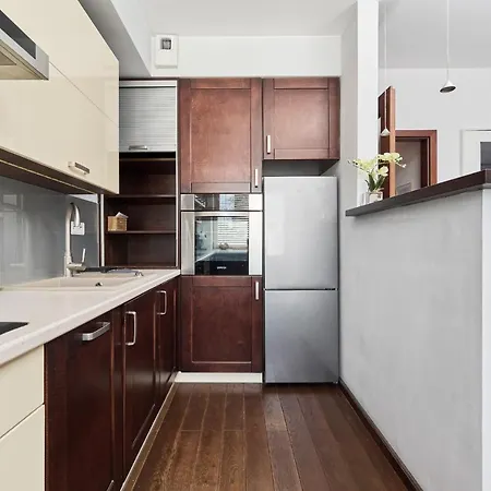 Family With Parking Inowroclawska By Renters 아파트
